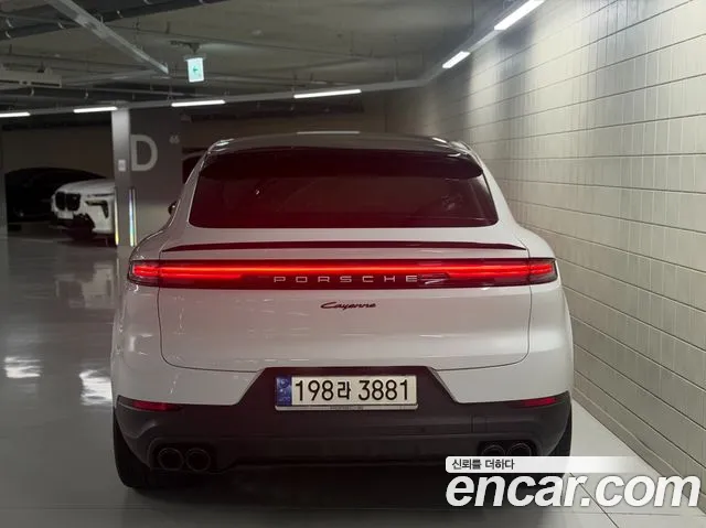 Porsche Cayenne 2024 thumb 4