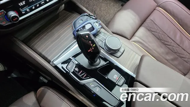 BMW 5-Series 2020 thumb 9