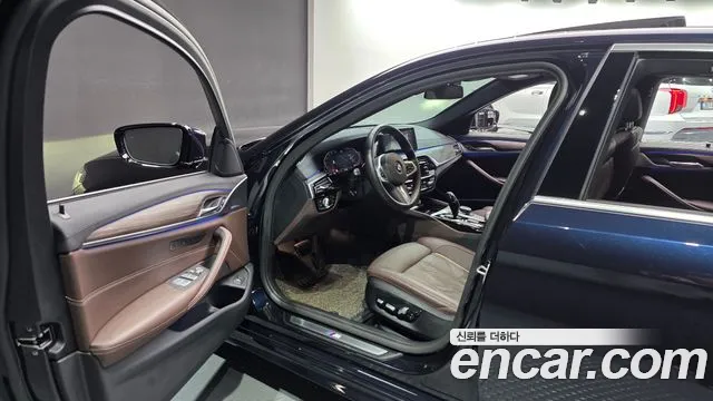 BMW 5-Series 2020 thumb 10