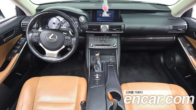 Lexus IS 2019 thumb 7