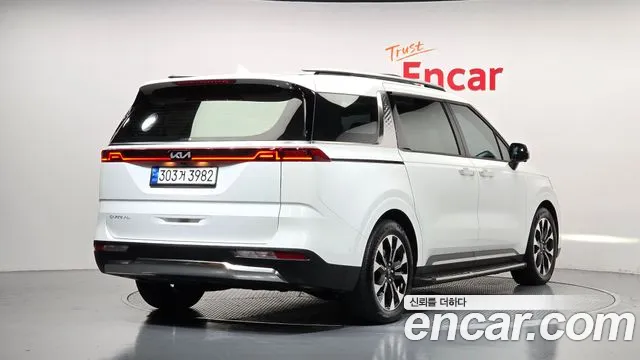 Kia Carnival 2023 thumb 2