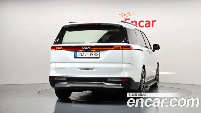Kia Carnival 2023 thumb 4