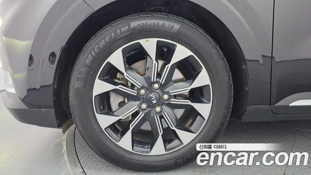 Kia Carnival 2021 thumb 5