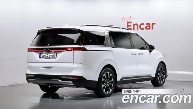 Kia Carnival 2023 thumb 2
