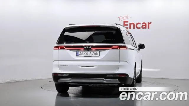 Kia Carnival 2023 thumb 4
