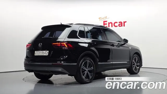 Volkswagen Tiguan 2019 thumb 2
