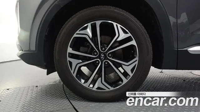 Hyundai Santa Fe 2018 thumb 4