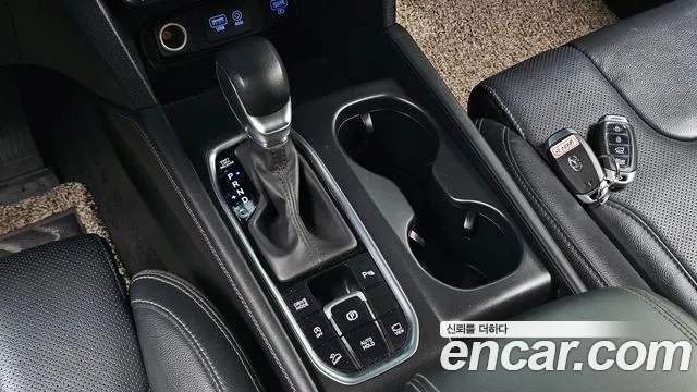 Hyundai Santa Fe 2018 thumb 8