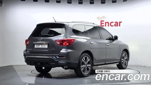 Nissan Pathfinder 2018 thumb 2