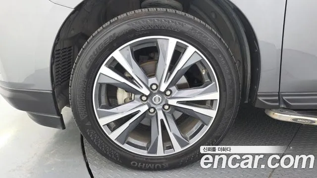 Nissan Pathfinder 2018 thumb 5