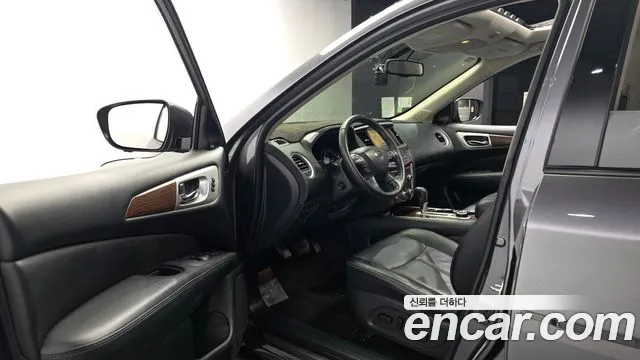 Nissan Pathfinder 2018 thumb 10