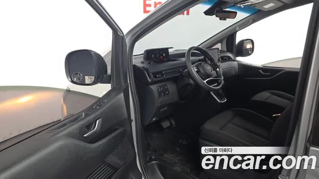 Hyundai Staria 2022 thumb 10