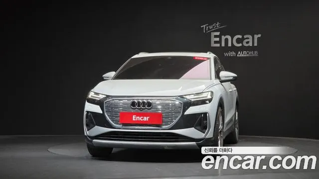 Audi Q4 e-tron 2025 thumb 2