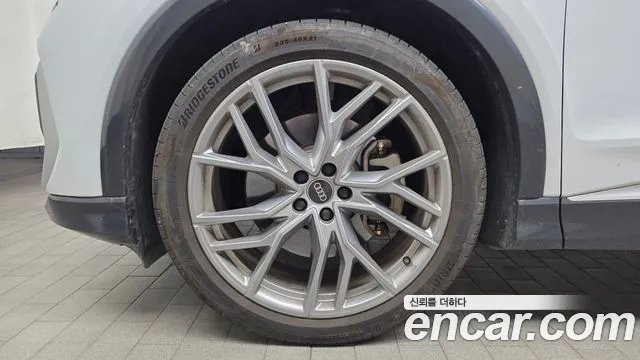 Audi Q4 e-tron 2025 thumb 4