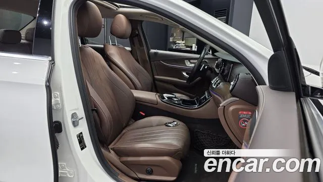 Mercedes-Benz E-Класс 2017 thumb 10