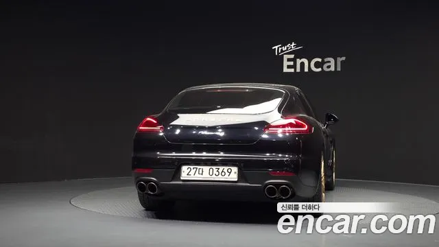 Porsche Panamera 2016 thumb 3