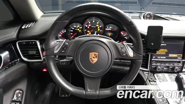 Porsche Panamera 2016 thumb 12