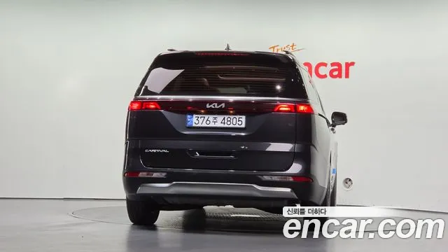 Kia Carnival 2022 thumb 4