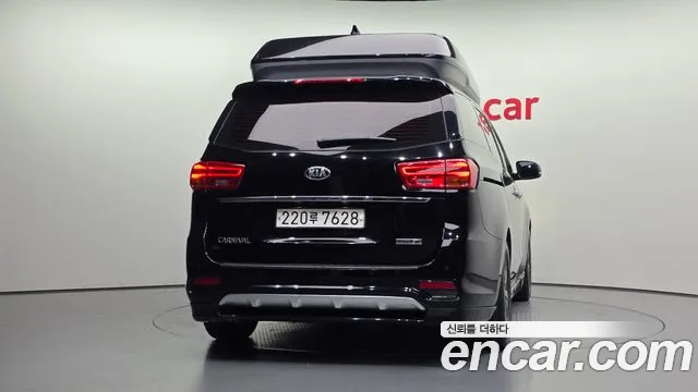 Kia Carnival 2018 thumb 4