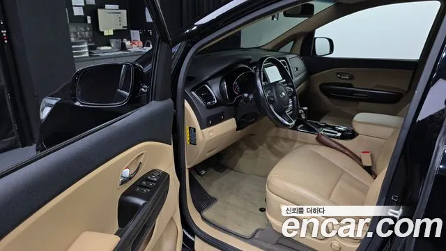 Kia Carnival 2018 thumb 10