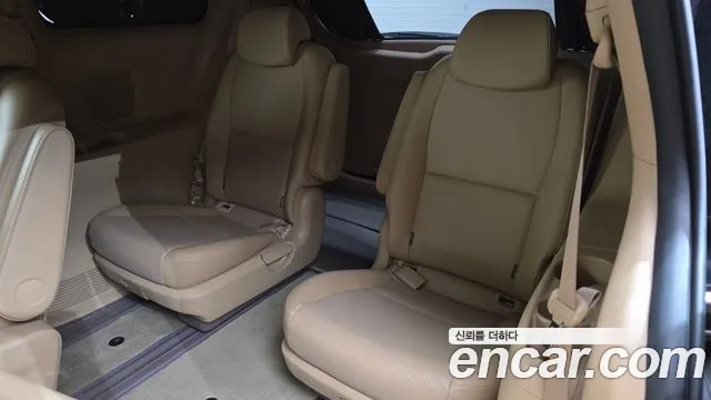 Kia Carnival 2018 thumb 11