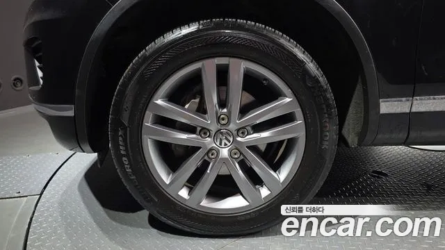 Volkswagen Touareg 2016 thumb 5
