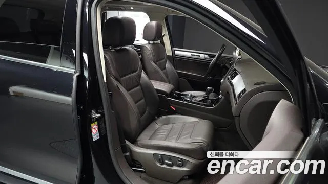 Volkswagen Touareg 2016 thumb 11