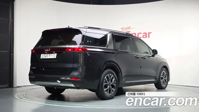 Kia Carnival 2023 thumb 2
