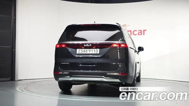 Kia Carnival 2023 thumb 4