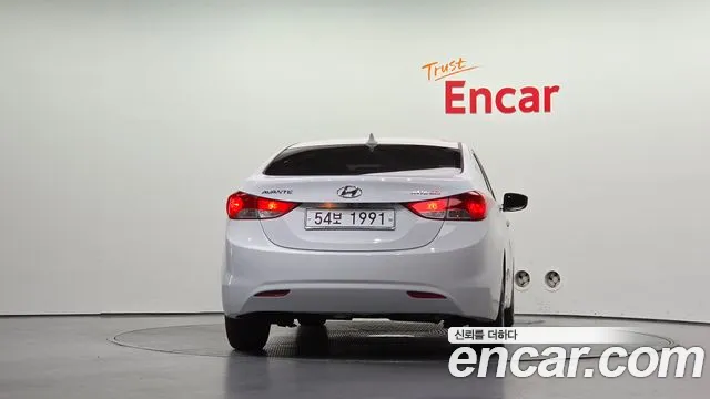 Hyundai Avante 2010 thumb 4