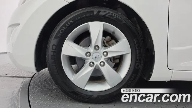 Hyundai Avante 2010 thumb 5