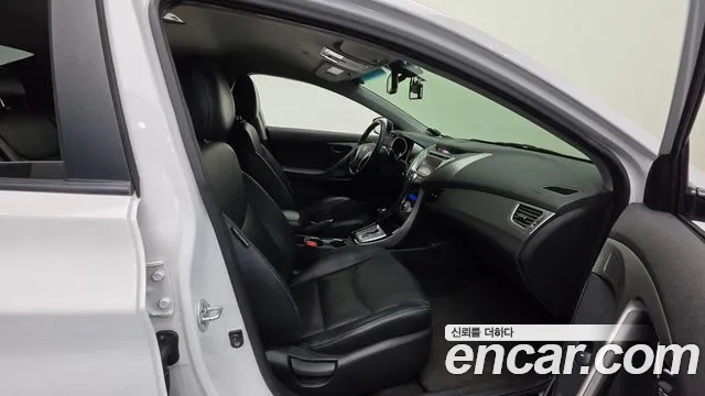 Hyundai Avante 2010 thumb 10