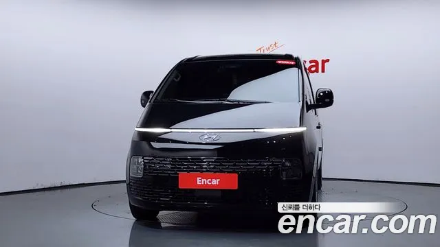 Hyundai Staria 2023 thumb 2