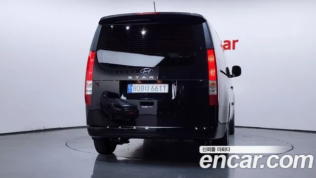 Hyundai Staria 2023 thumb 3