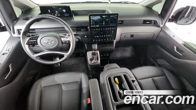Hyundai Staria 2023 thumb 6