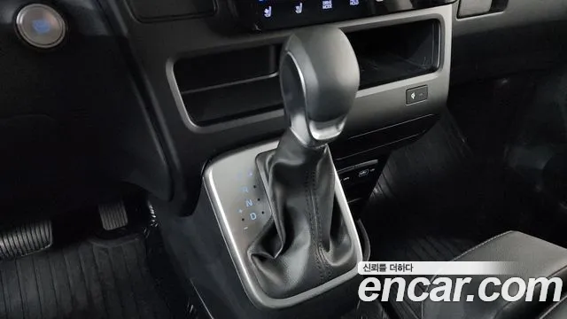 Hyundai Staria 2023 thumb 8
