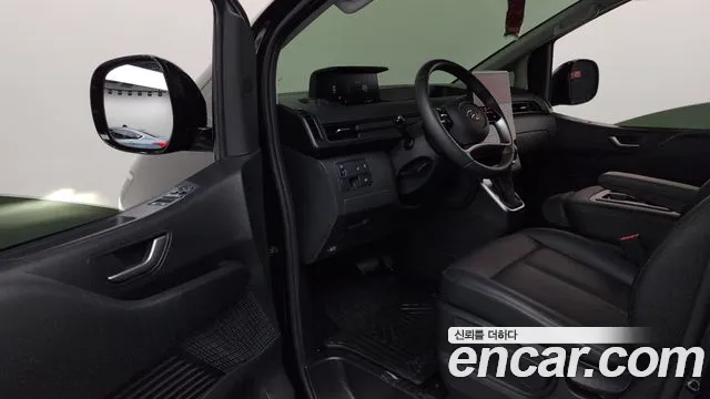 Hyundai Staria 2023 thumb 9