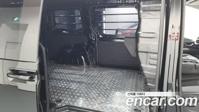 Hyundai Staria 2023 thumb 10