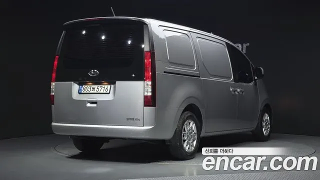 Hyundai Staria 2022 thumb 2