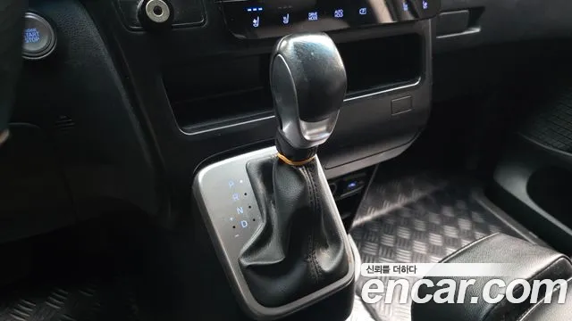 Hyundai Staria 2022 thumb 9