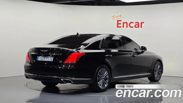 Genesis G90 2017 thumb 2