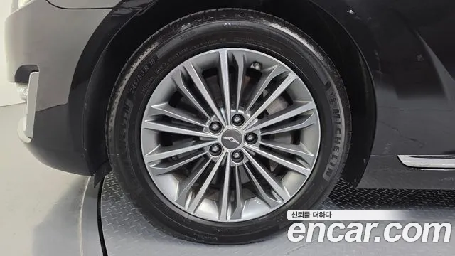 Genesis G90 2017 thumb 5