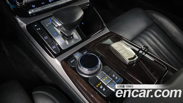 Genesis G90 2017 thumb 9