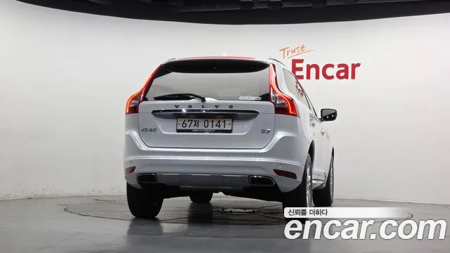 Volvo XC60 2016 thumb 3