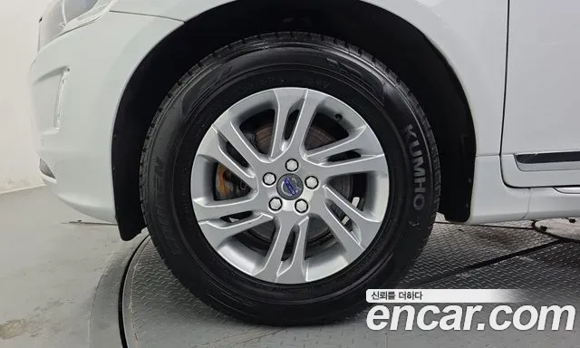 Volvo XC60 2016 thumb 4