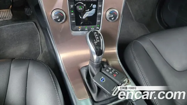 Volvo XC60 2016 thumb 8