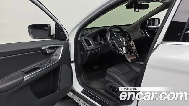 Volvo XC60 2016 thumb 9