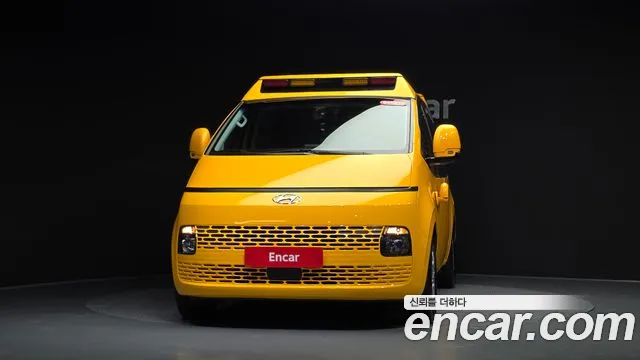 Hyundai Staria 2023 thumb 2