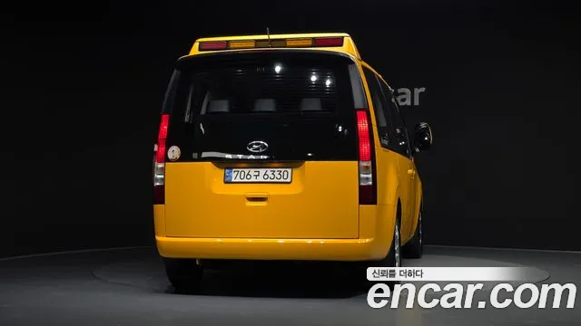 Hyundai Staria 2023 thumb 3
