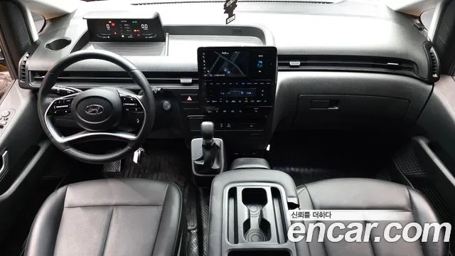 Hyundai Staria 2023 thumb 6